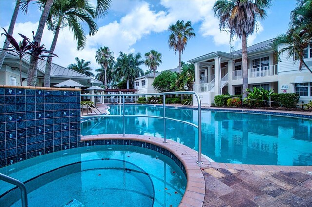 view of swimming pool