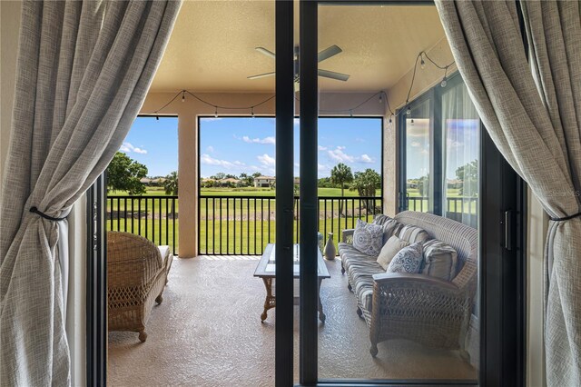 sunroom featuring ceiling fan