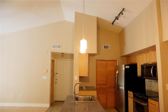 kitchen with tasteful backsplash, sink, stainless steel appliances, and high vaulted ceiling