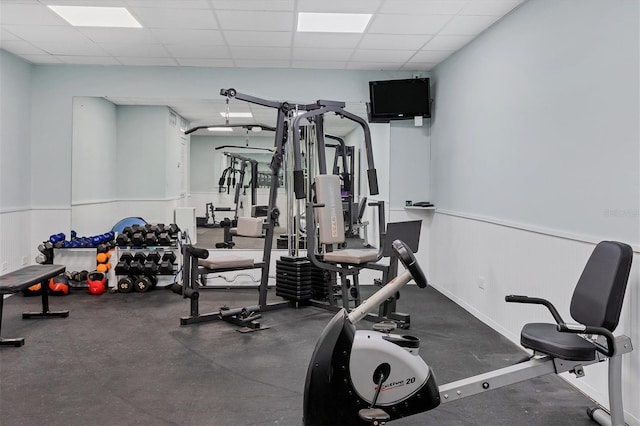 exercise area featuring a drop ceiling