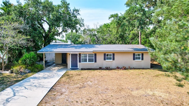 single story home featuring a front lawn