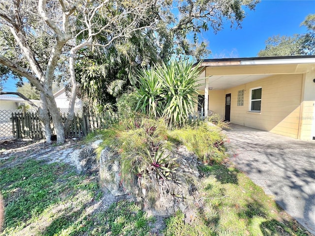 view of front facade with a carport