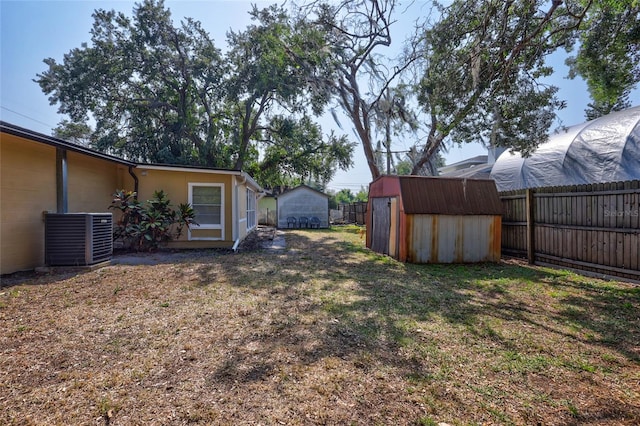 view of yard with a shed and central AC unit