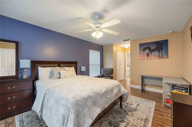 bedroom featuring dark hardwood / wood-style floors, ceiling fan, and a closet