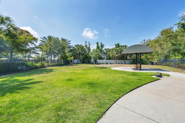 view of yard featuring a patio area