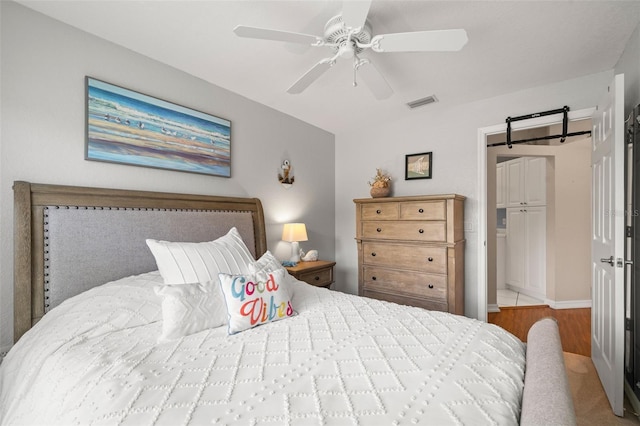 bedroom with ceiling fan