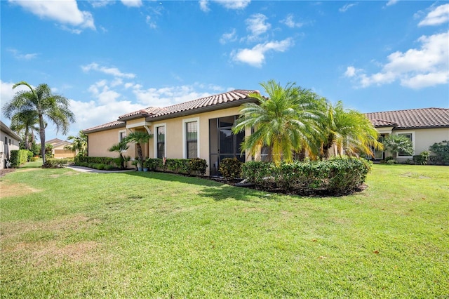 view of front of home featuring a front lawn