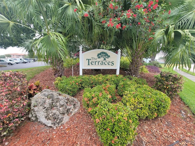 view of community / neighborhood sign