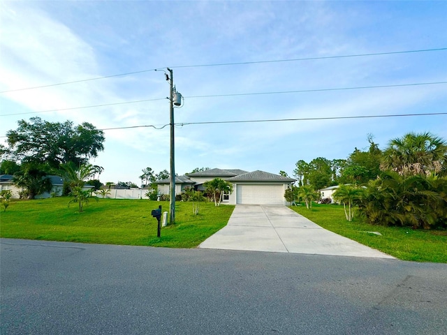 view of front of house featuring a front lawn and a garage