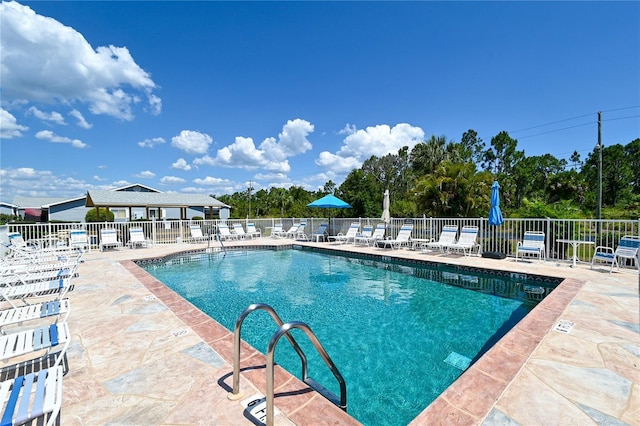 view of swimming pool