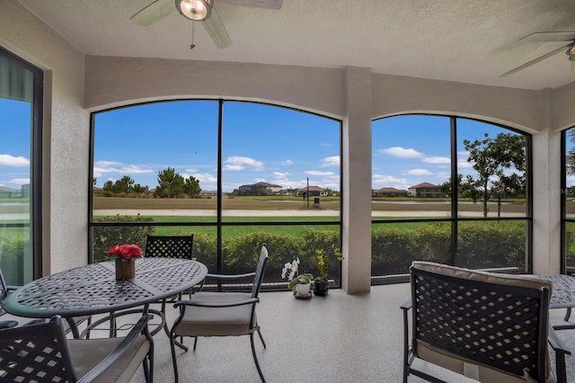 sunroom with ceiling fan