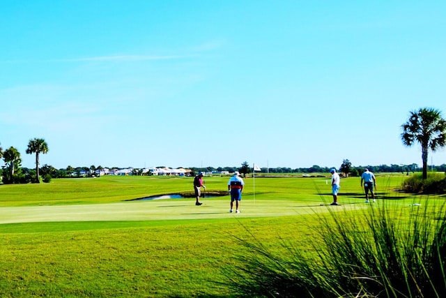 view of property's community featuring a lawn