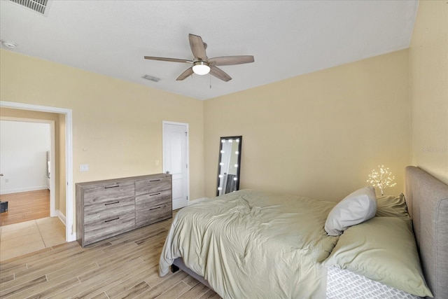 bedroom with ceiling fan