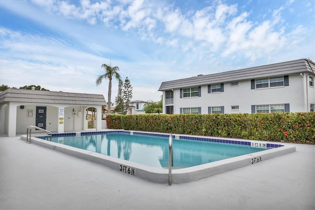 view of swimming pool