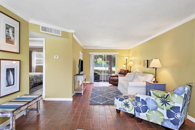 living area with baseboards, visible vents, wood finished floors, and ornamental molding