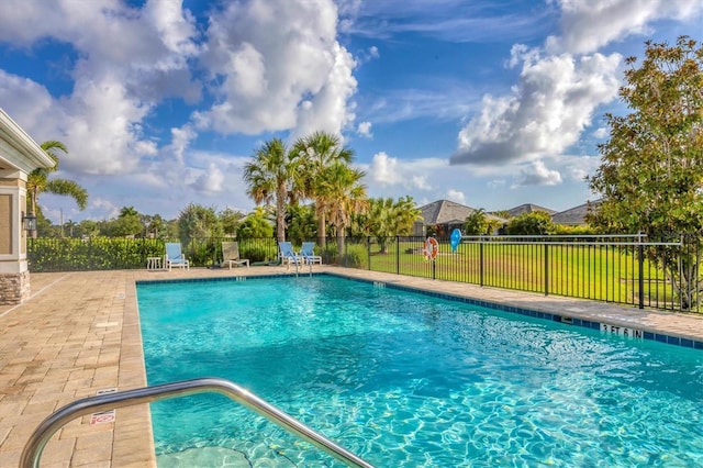 view of swimming pool