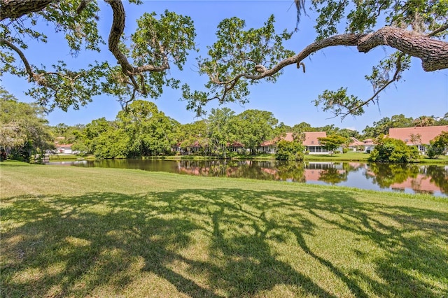 view of yard featuring a water view