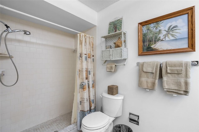 bathroom featuring a shower with curtain and toilet