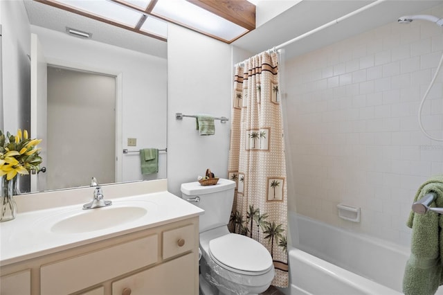 full bathroom featuring shower / bath combo with shower curtain, vanity, and toilet