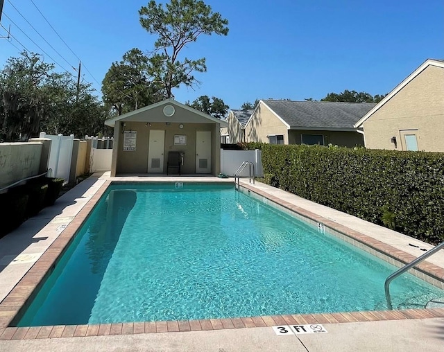 view of swimming pool