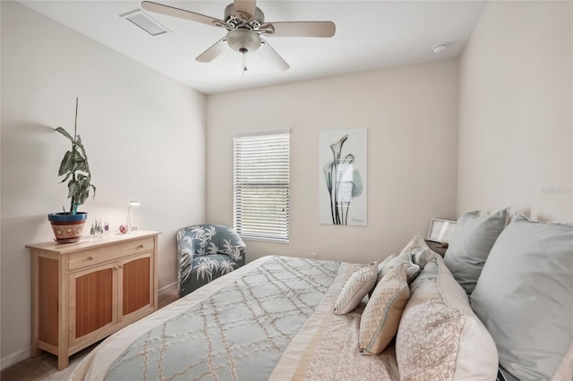 bedroom with ceiling fan