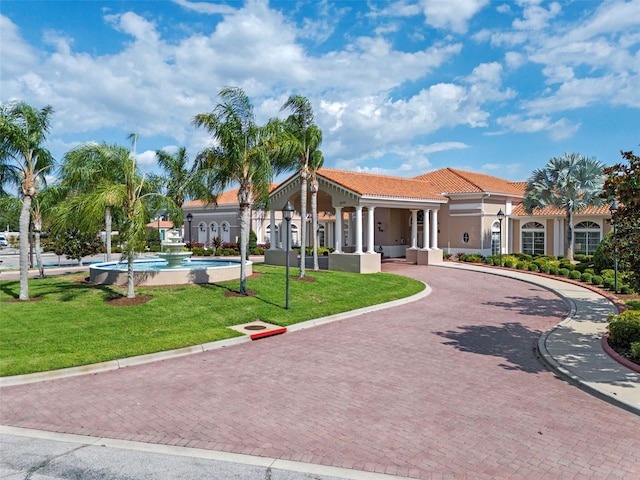 view of front of house featuring a front yard