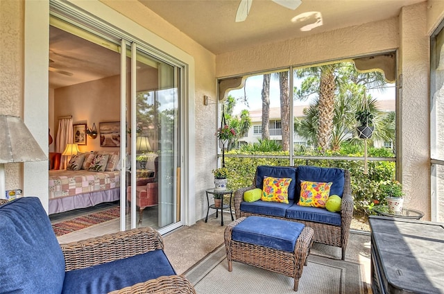 sunroom with ceiling fan