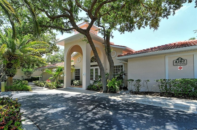 view of mediterranean / spanish-style home