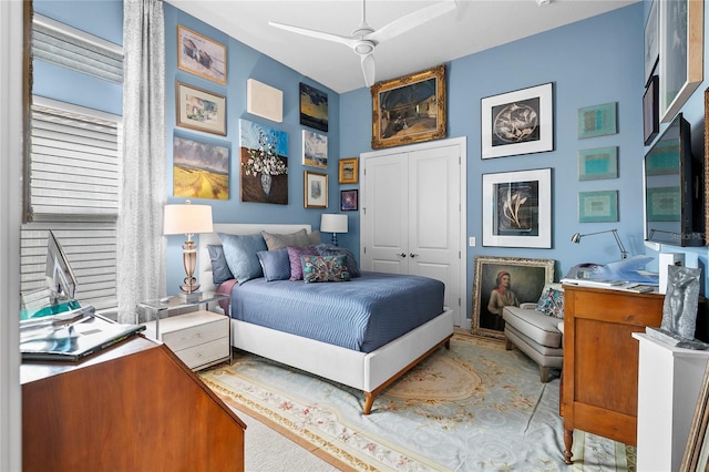 bedroom featuring a closet and ceiling fan