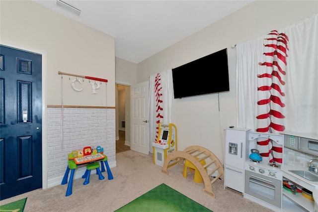 playroom with light carpet and sink