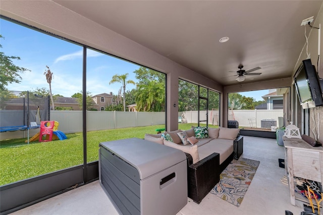 sunroom with ceiling fan