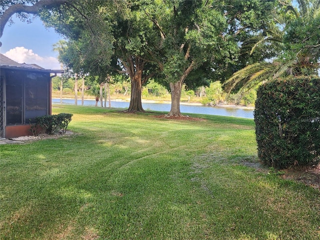 view of yard featuring a water view