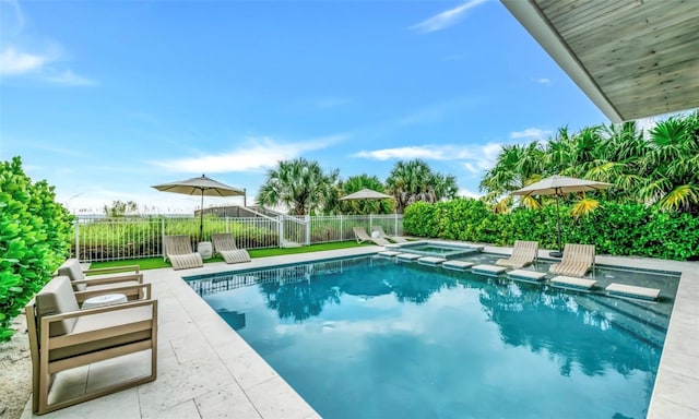 view of pool featuring an in ground hot tub