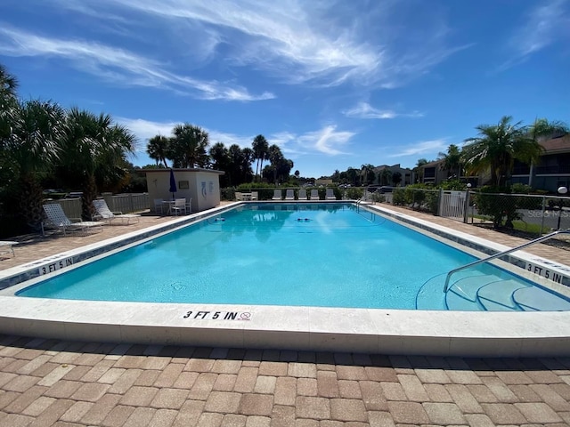 view of swimming pool