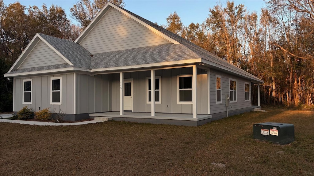 view of front of property with covered porch and a front lawn