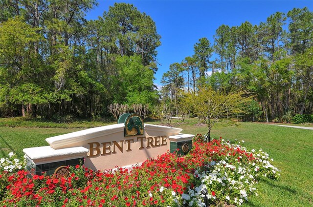 7430 Weeping Willow Dr, Sarasota, FL 34241 - view of community with a lawn