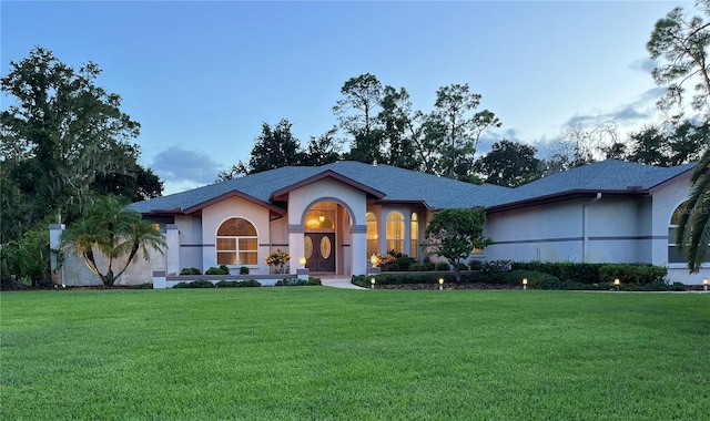 view of front of home featuring a front yard