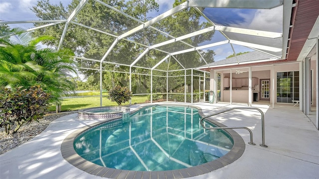 view of swimming pool with a lanai, ceiling fan, an in ground hot tub, and a patio