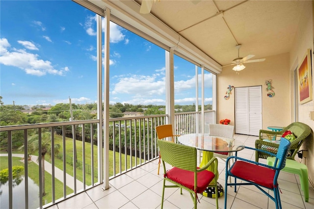 sunroom / solarium featuring ceiling fan