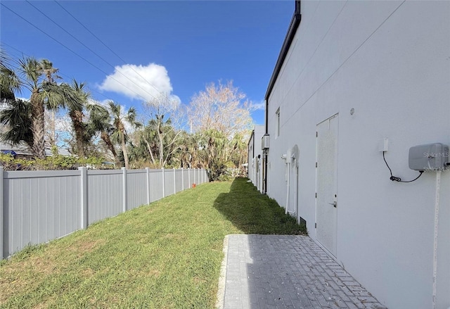 view of yard featuring a patio area