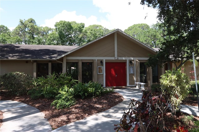 view of front of property