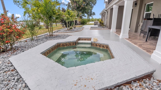 view of pool with an in ground hot tub