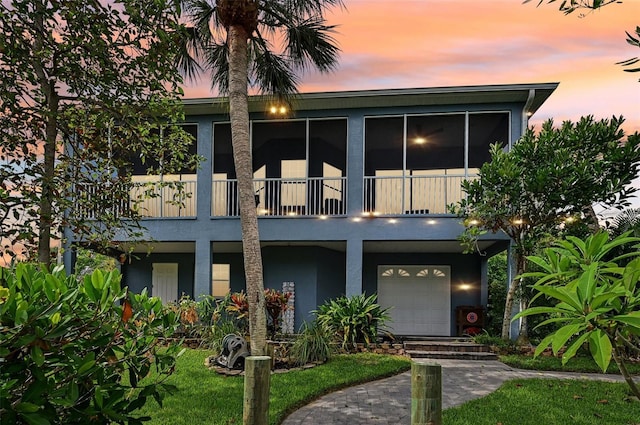 view of front facade with a garage