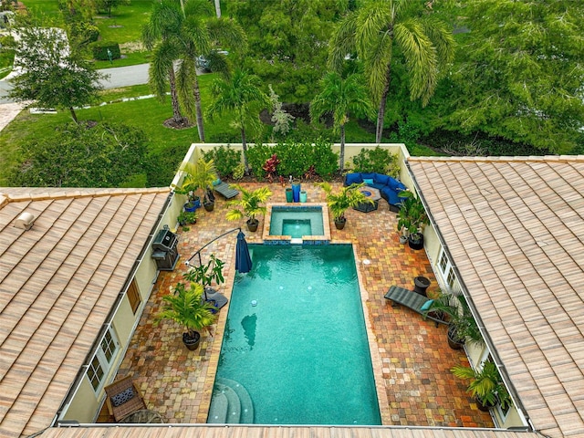 view of swimming pool