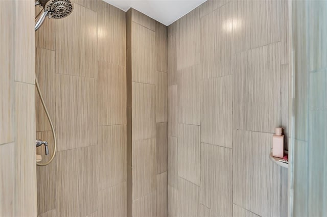 details featuring a tile shower