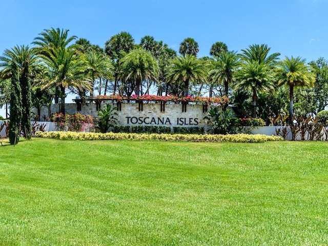 community / neighborhood sign featuring a lawn