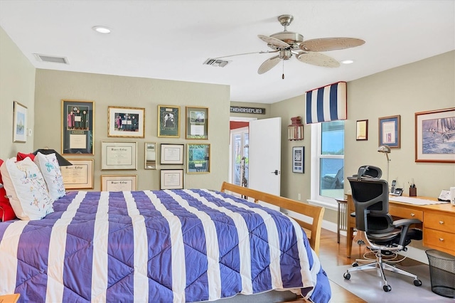 bedroom with ceiling fan