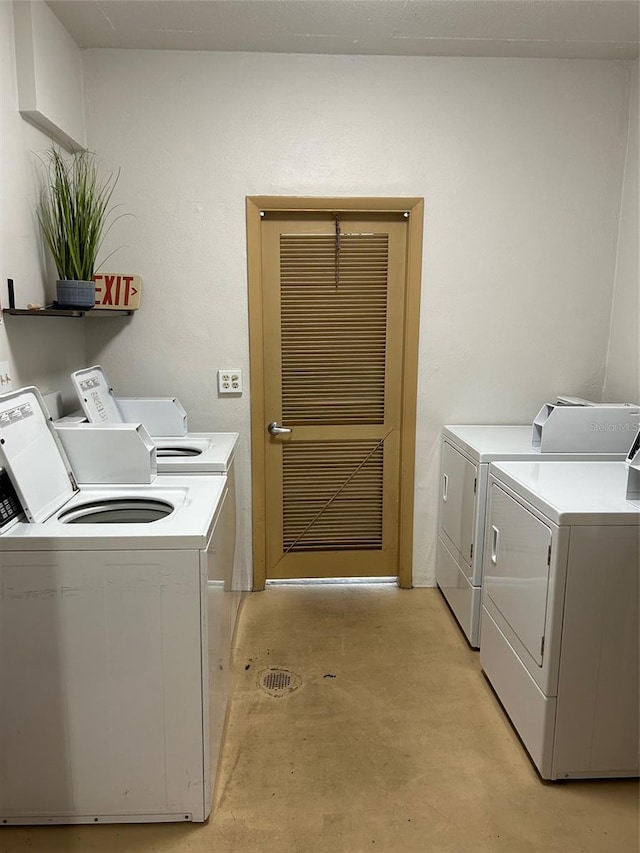 community laundry room featuring washing machine and clothes dryer