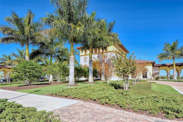 view of front of house with a front lawn