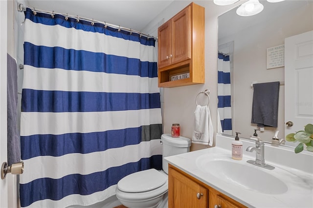 bathroom featuring a shower with shower curtain, vanity, and toilet